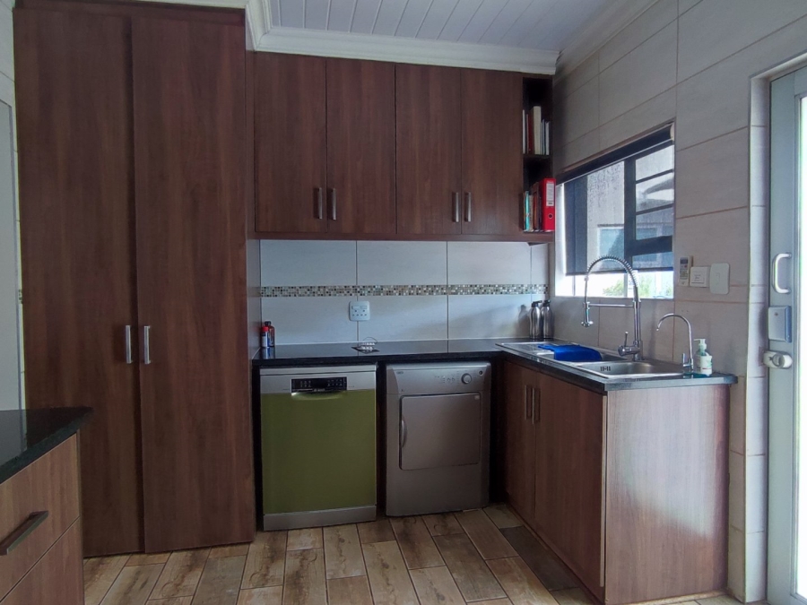 4 Bedroom Property for Sale in Langenhovenpark Free State